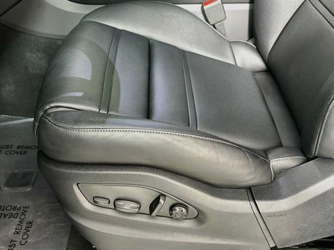 Certified 2025 Porsche Cayenne Coupe AWD/4WD image 12