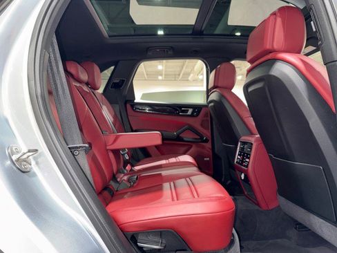 Used 2020 Porsche Cayenne image 63