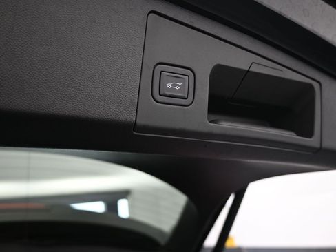 Used 2024 Cadillac XT4 Premium Luxury image 44