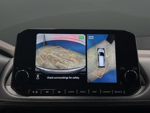 Used 2022 Nissan Rogue Platinum w/ Head-Up Display Package image 11