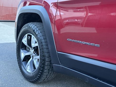 Used 2014 Jeep Cherokee Trailhawk w/ Technology Group image 35