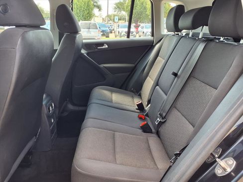 Used 2017 Volkswagen Tiguan Limited image 17