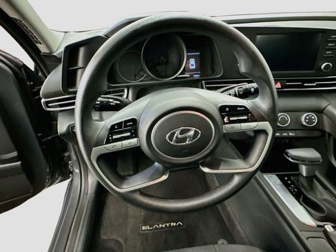 Used 2023 Hyundai Elantra SE w/ Cargo Package FWD image 18