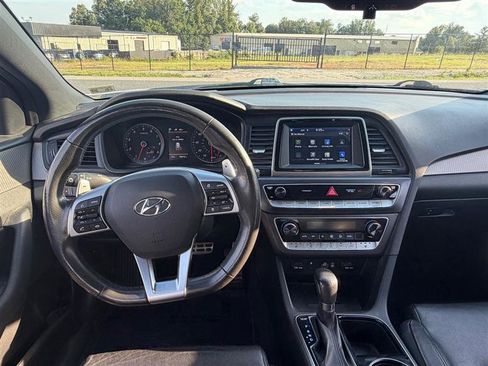 Used 2018 Hyundai Sonata Sport w/ Tech Package 05 FWD image 12