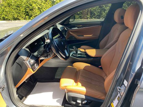 Used 2022 BMW 530i xDrive w/ Premium Package AWD/4WD image 9