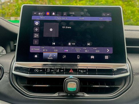 Used 2023 Jeep Compass Limited image 12