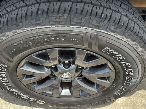 Used 2022 Toyota Tacoma SR5 w/ Technology Package RWD image 12