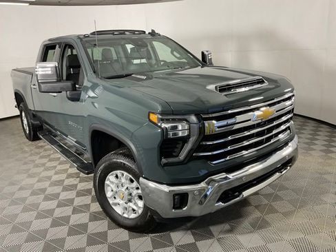 Used 2025 Chevrolet Silverado 2500 LTZ w/ LTZ Convenience Package image 47