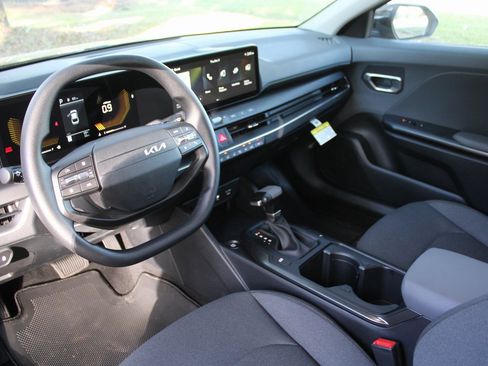 New 2025 Kia K4 LX image 20