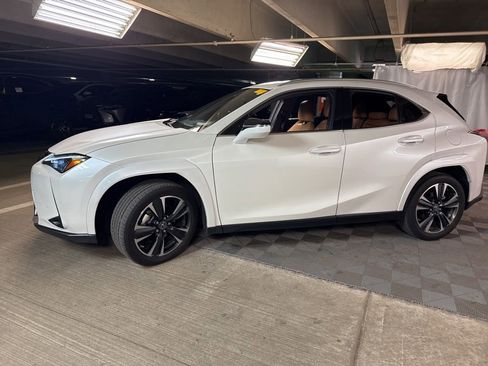 Used 2023 Lexus UX 250h 250h Premium w/ Accessory Package (Z1) image 4