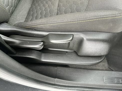 Used 2018 Chevrolet Equinox LT FWD image 22