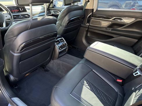 Used 2018 BMW 750i 750i FWD image 15