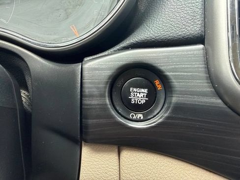 Used 2021 Jeep Grand Cherokee Laredo AWD/4WD image 21