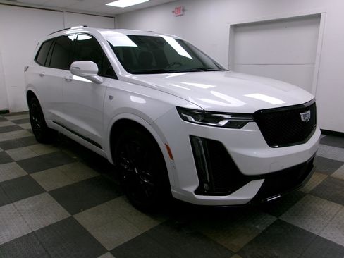 Used 2023 Cadillac XT6 Sport w/ LPO, ONYX Package image 16