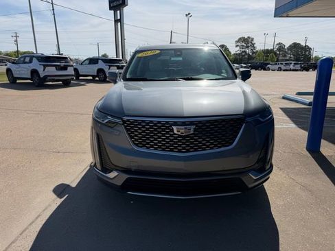 Used 2020 Cadillac XT6 Premium Luxury FWD image 2