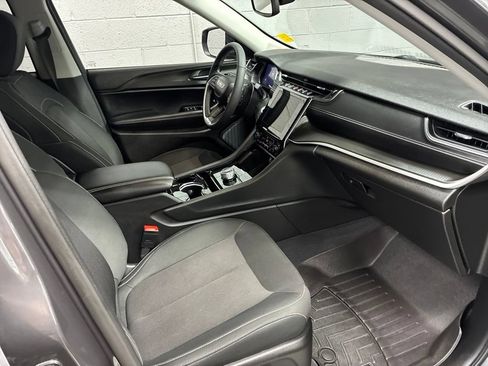 Used 2023 Jeep Grand Cherokee Laredo w/ Luxury Tech Group I AWD/4WD image 7