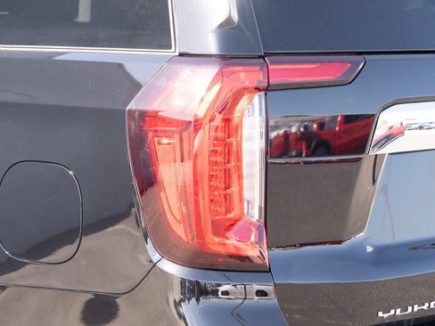 Used 2023 GMC Yukon SLT AWD/4WD image 29