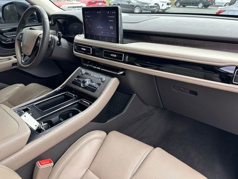 Used 2023 Lincoln Aviator Reserve w/ Equipment Group 201A image 19