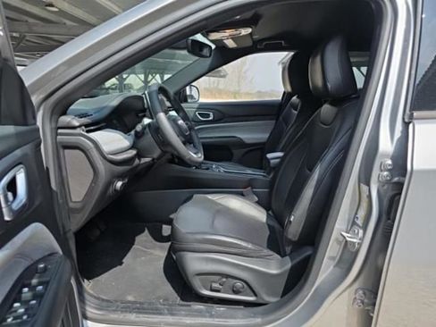 Used 2023 Jeep Compass Latitude image 2