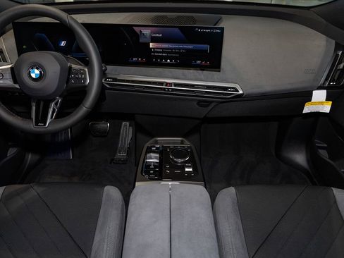 New 2026 BMW iX xDrive60 w/ M Sport Package image 39