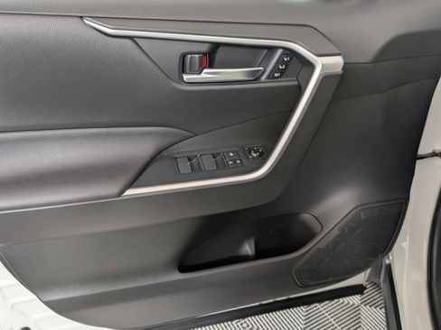 Used 2021 Toyota RAV4 XLE Premium image 16