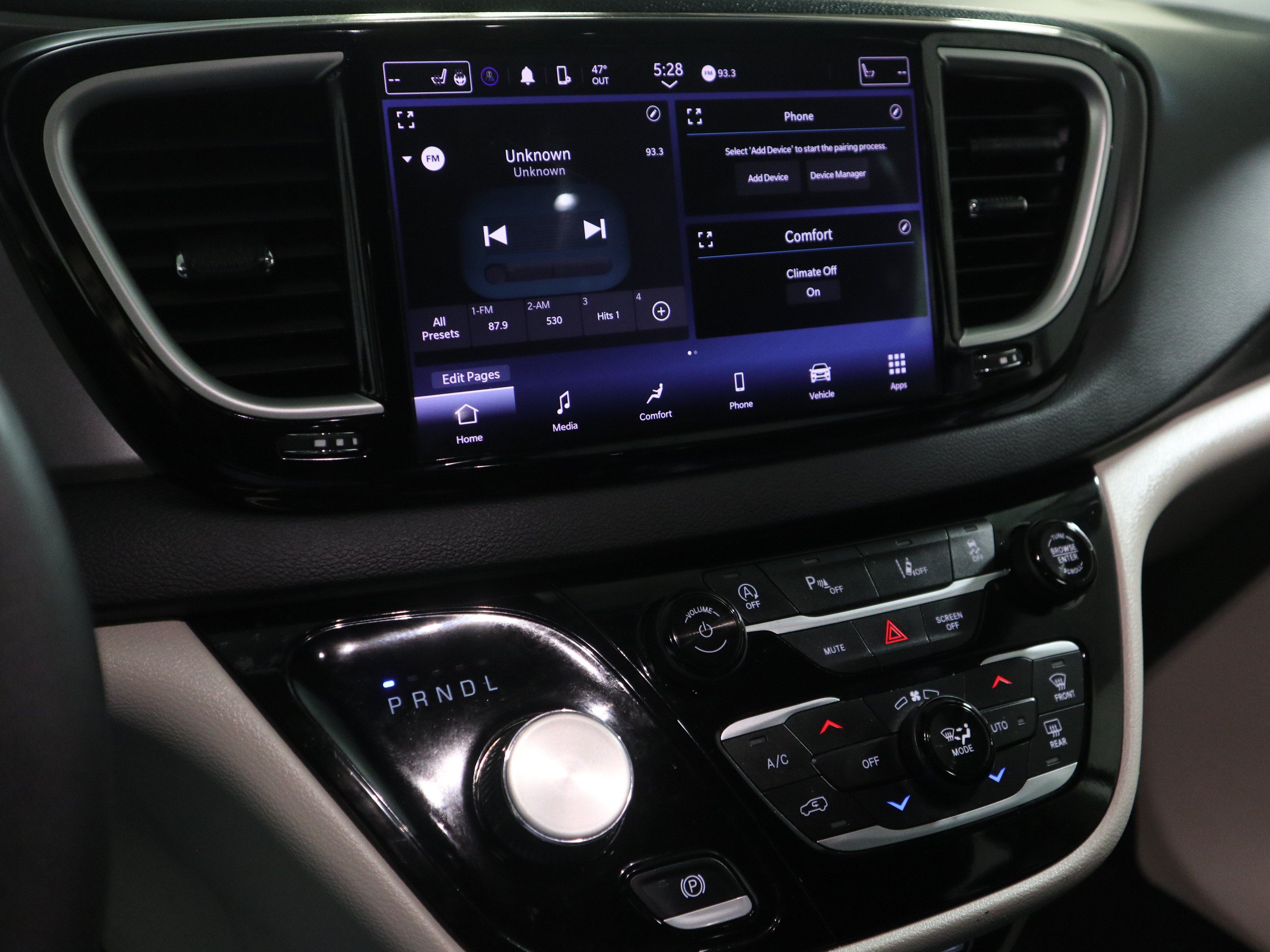 Used 2024 Chrysler Pacifica Touring-L FWD image 24
