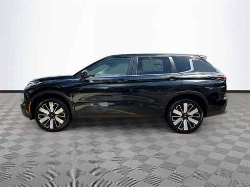 New 2025 Mitsubishi Outlander SE image 8