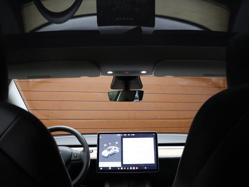 Used 2021 Tesla Model Y Long Range image 45