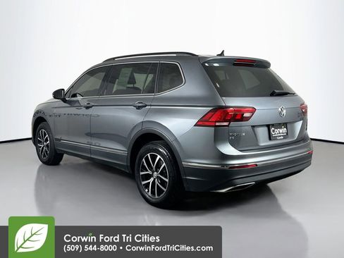 Used 2021 Volkswagen Tiguan SE w/ Panoramic Sunroof Package image 11