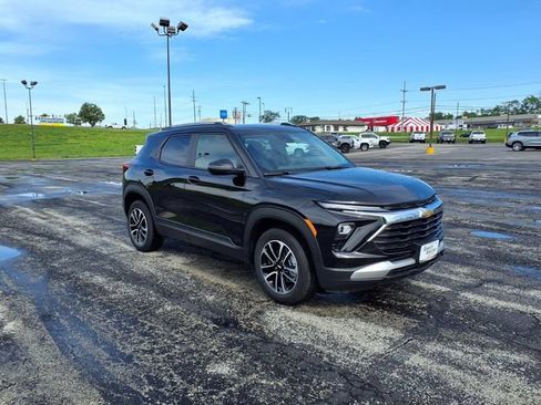 Used 2025 Chevrolet TrailBlazer LT AWD/4WD image 5