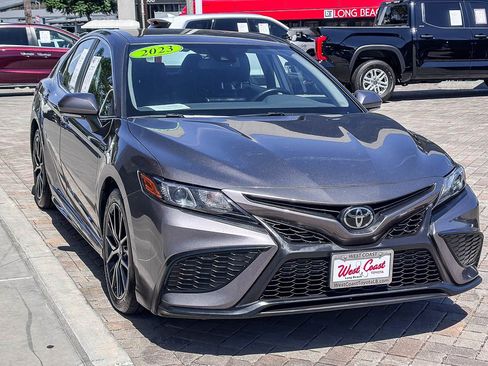 Used 2023 Toyota Camry SE w/ Convenience Package FWD image 3