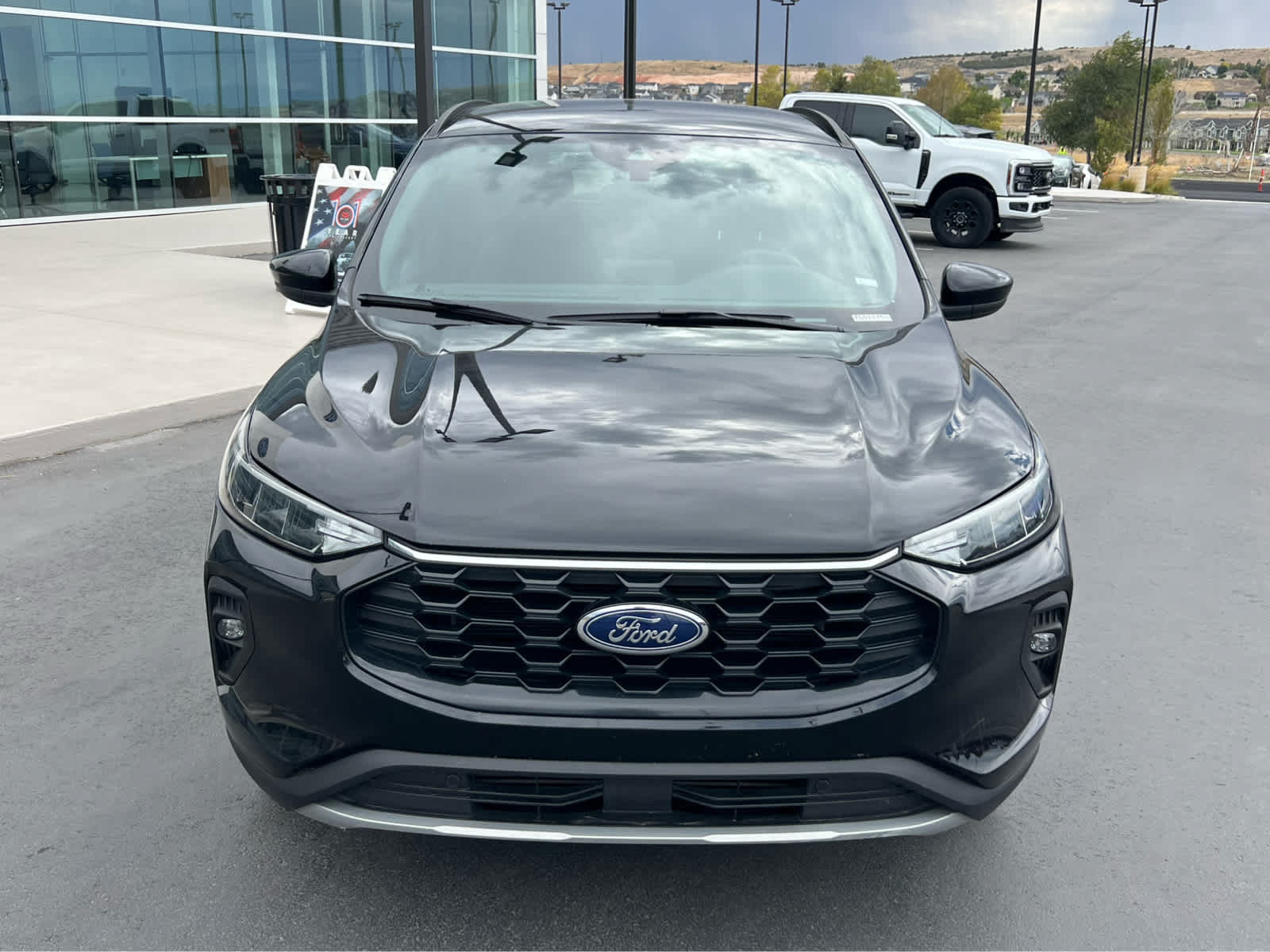 Used 2025 Ford Escape ST-Line Select AWD/4WD image 3
