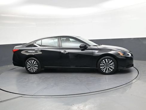 Used 2024 Nissan Altima 2.5 SV FWD image 4
