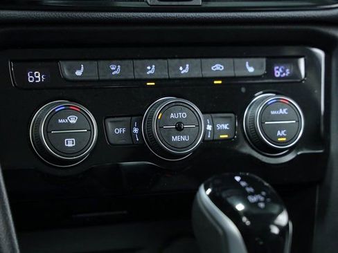 New 2024 Volkswagen Taos SE image 19