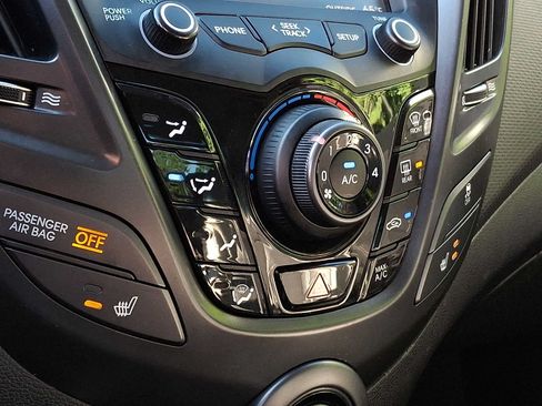Used 2013 Hyundai Veloster Turbo FWD image 13