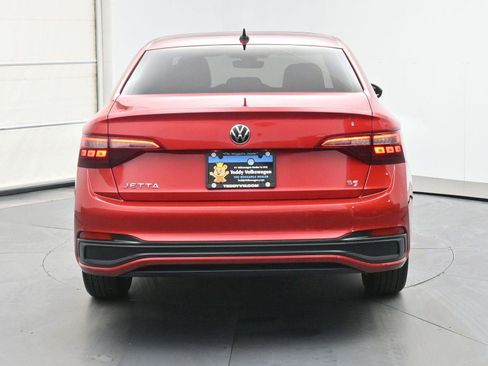 Certified 2024 Volkswagen Jetta SE FWD image 22