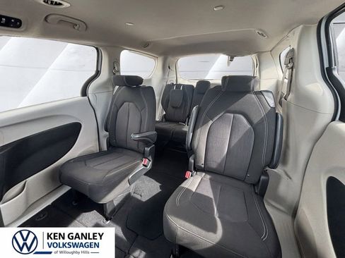 Used 2022 Chrysler Voyager LX FWD image 20