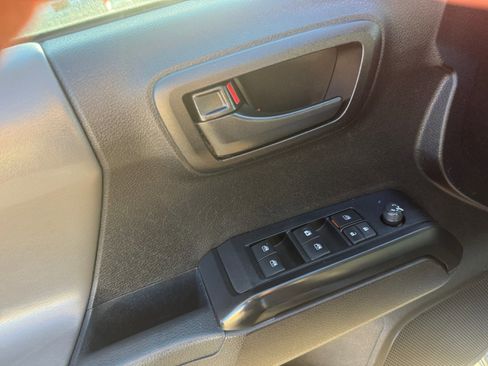 Used 2021 Toyota Tacoma SR AWD/4WD image 14