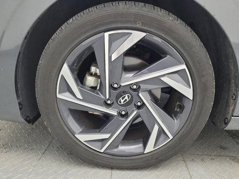Used 2025 Hyundai Elantra SEL FWD image 31