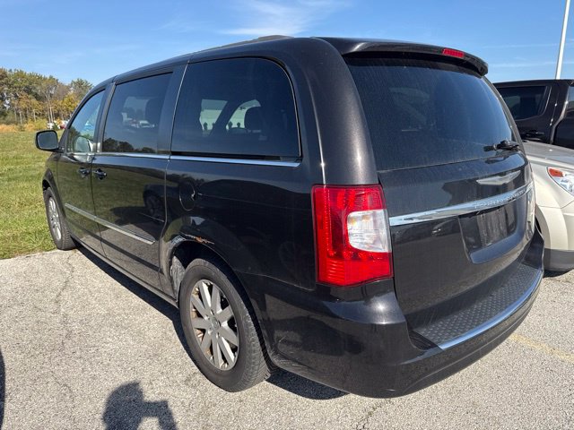 Used 2014 Chrysler Town & Country Touring FWD image 3