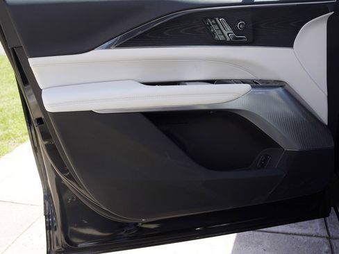 New 2024 Cadillac Lyriq Luxury image 18