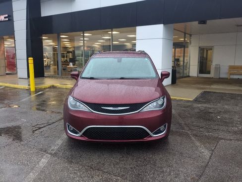 Used 2017 Chrysler Pacifica Touring-L image 3
