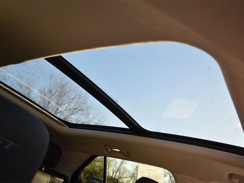 Used 2023 Buick Envision Essence w/ Sport Touring Package image 16