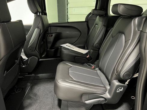 New 2026 Chrysler Voyager LX image 24
