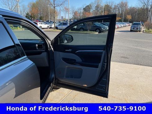 Used 2019 Toyota Highlander Limited Platinum image 19