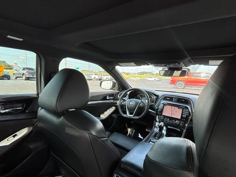 Used 2023 Nissan Maxima SR w/ Sport Mat Group FWD image 32