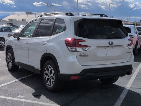 Used 2022 Subaru Forester Premium image 9