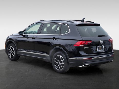 Used 2021 Volkswagen Tiguan SE w/ Panoramic Sunroof Package image 7