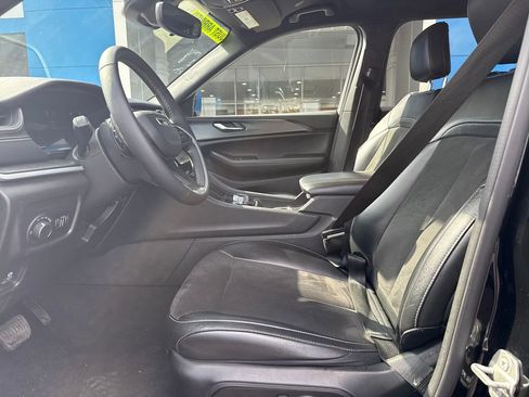 Used 2024 Jeep Grand Cherokee L Laredo image 11