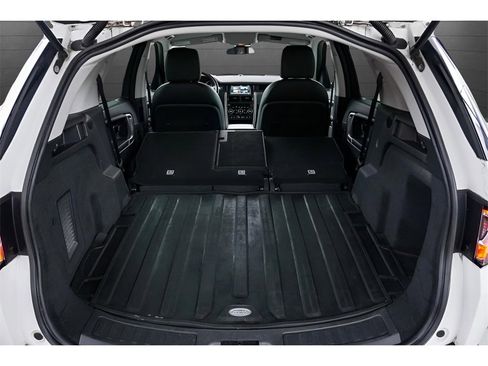 Used 2019 Land Rover Discovery Sport SE image 60
